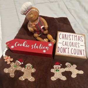 Gingerbread Holiday Decor Bundle